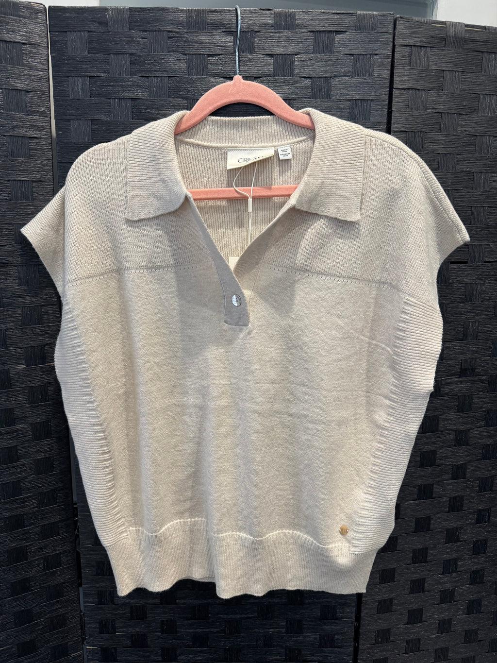 Sleeveless knitted collar top